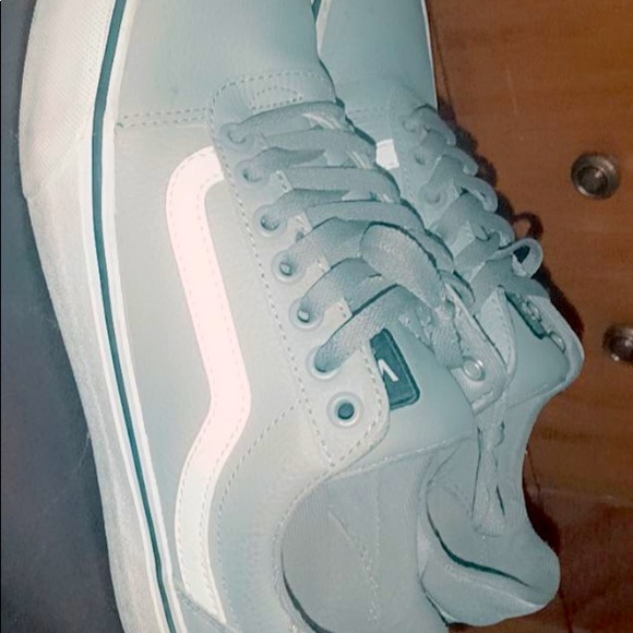 Gray leather Vans. Men’s size 8 or Women’s size 10 - Picture 3 of 7